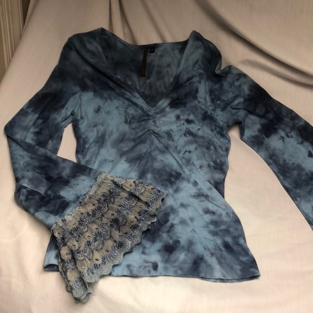 Language Los Angeles m tye died ruffled sleeve top